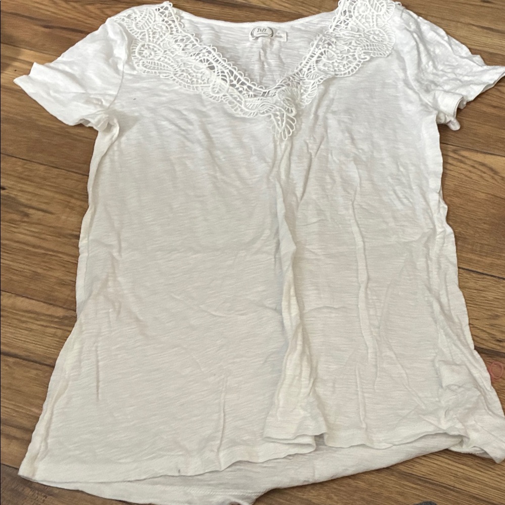 Elegant White Lace Detail Short Sleeve Top (Bin X)